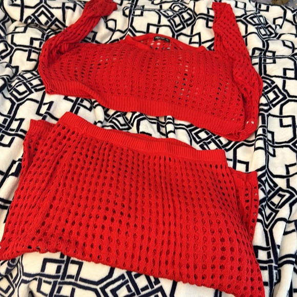 Red open knitted beach wear with skirt - Picture 2 of 2